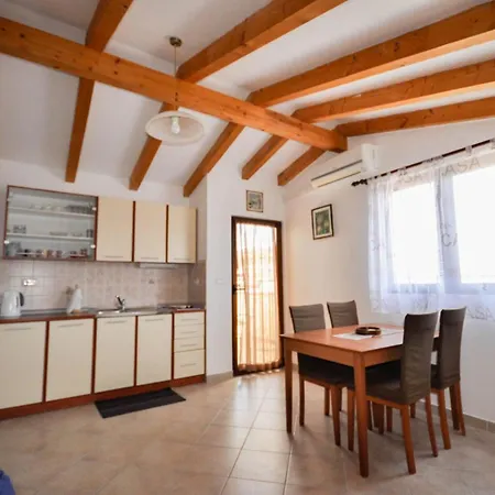 Gemuetliche In Novigrad Mit Grill By Interhome Διαμέρισμα