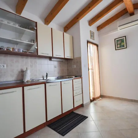 Gemuetliche In Novigrad Mit Grill By Interhome *