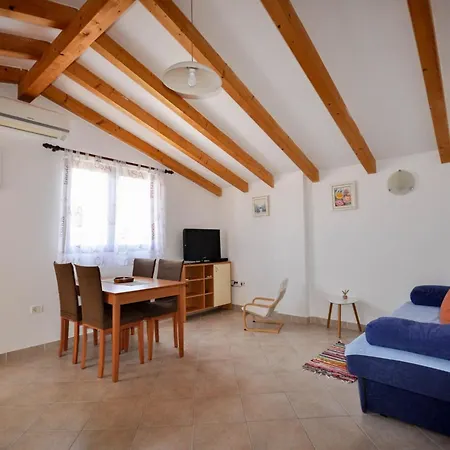 Gemuetliche In Novigrad Mit Grill By Interhome