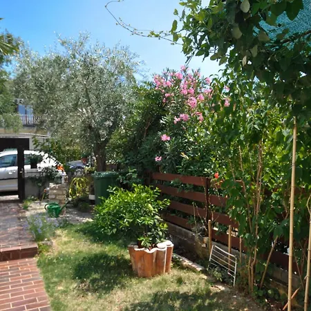 Gemuetliche In Novigrad Mit Grill By Interhome *